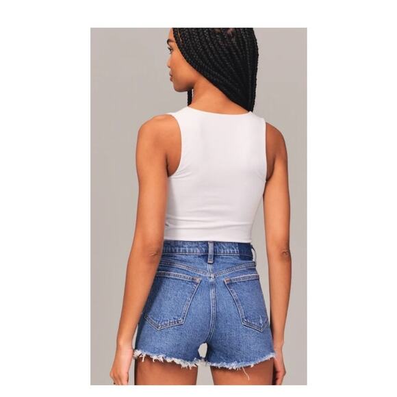 EUC A & F The Mom Short High Rise Denim Shorts Women’s 28/6 Distressed Raw Hem - Picture 5 of 9